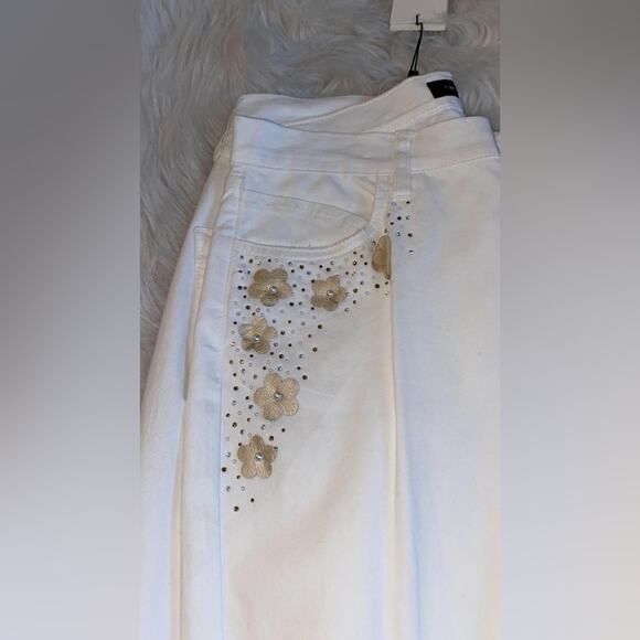 Cristina Barros Women's White Floral Embroidery Jeans - Straight Leg Cotton - Picture 7 of 10